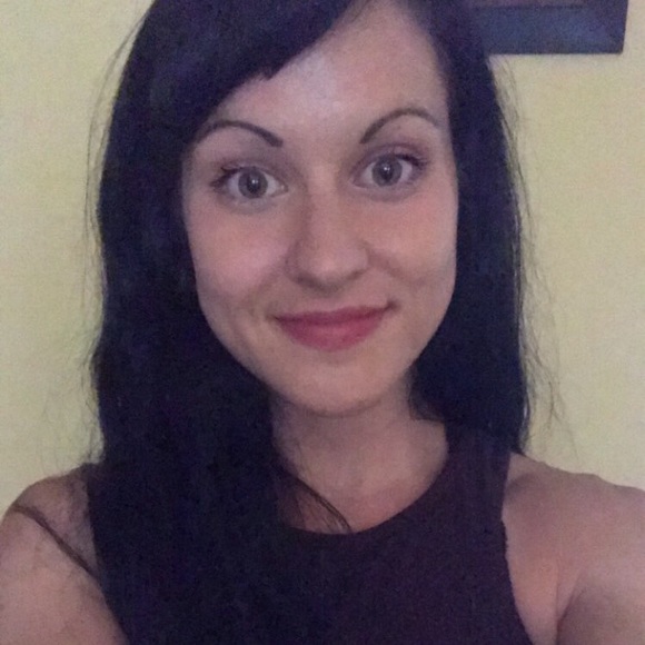 Meet your Posher, Sarah - Picture 2 of 3